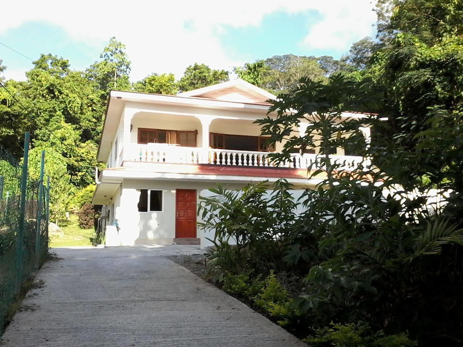 Precious Residence C - Self-Catering Studio Victoria Exterior foto